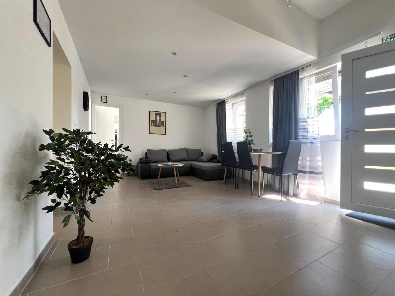 Azzurro Mare Apartment Pula Exterior photo