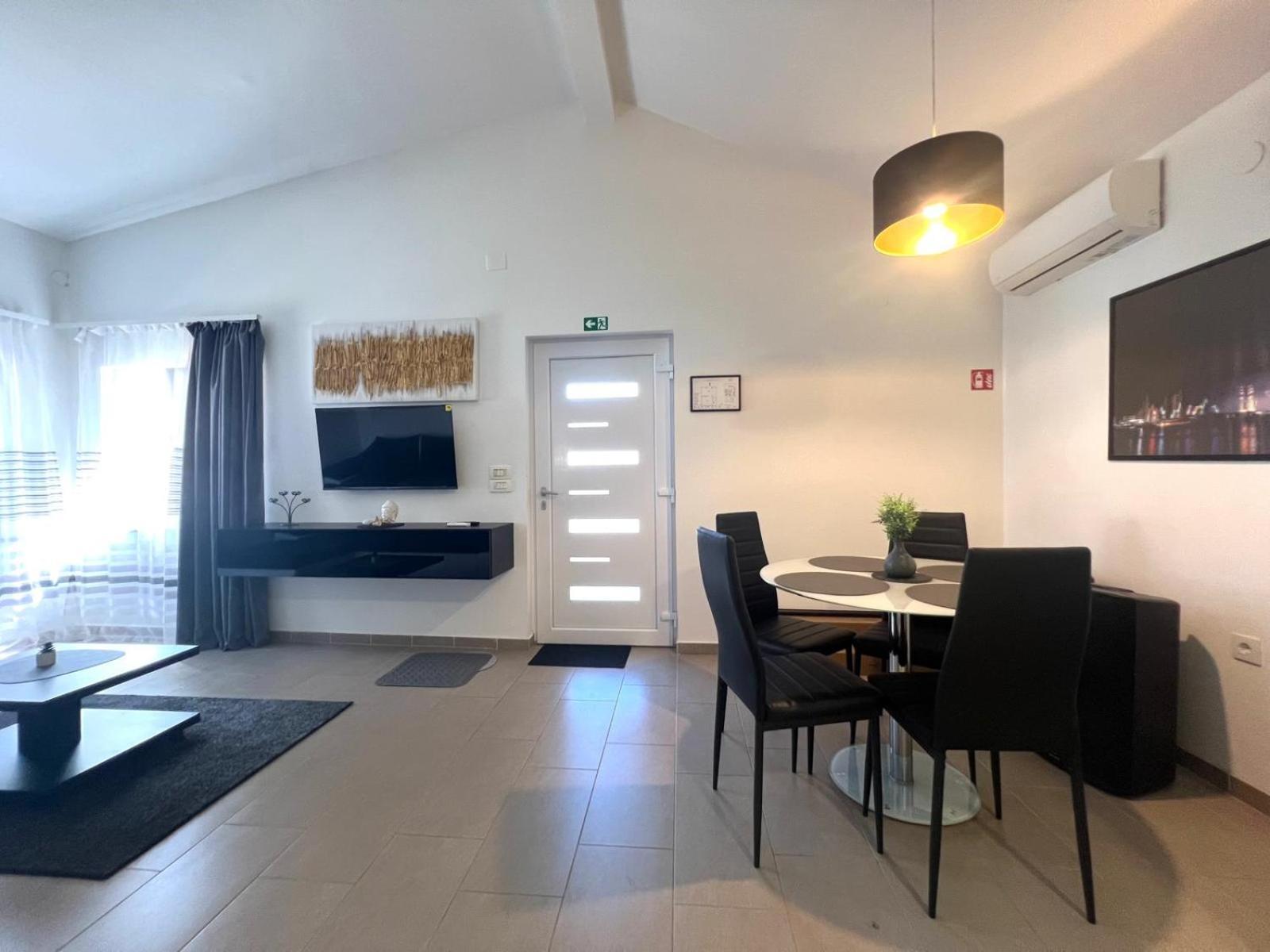 Azzurro Mare Apartment Pula Exterior photo
